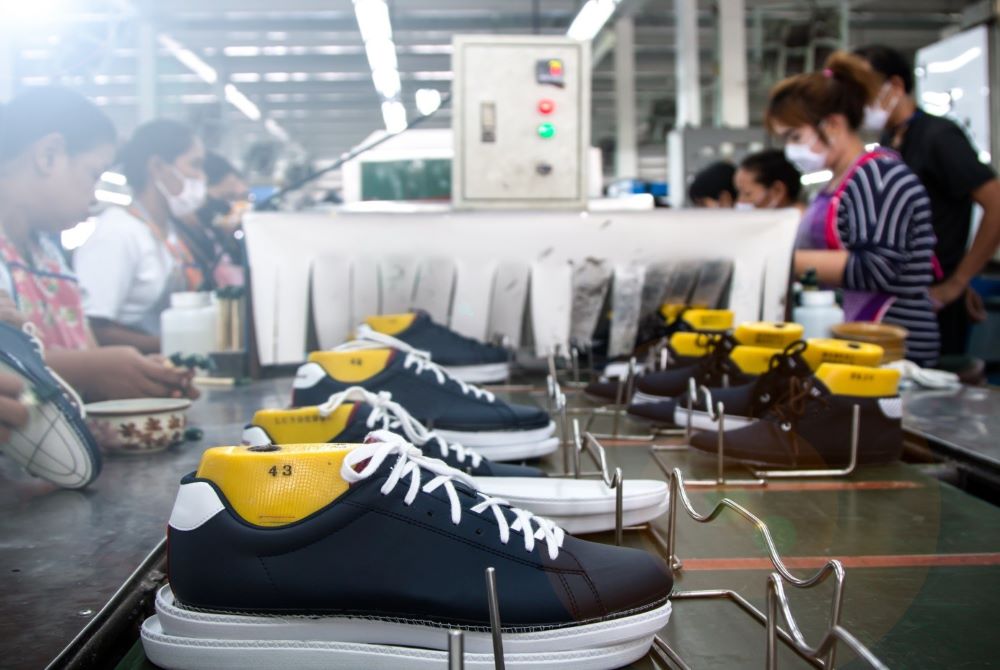 Khám phá quy trình sản xuất giày chính hãng