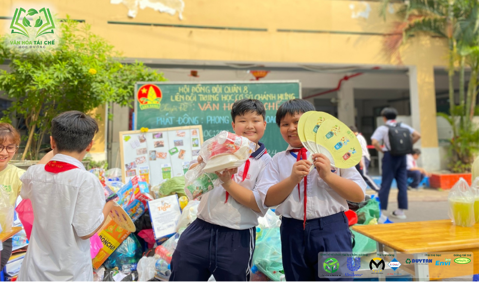 Đổi rác lấy quà cùng Hiệp hội Tái chế chất thải Việt Nam