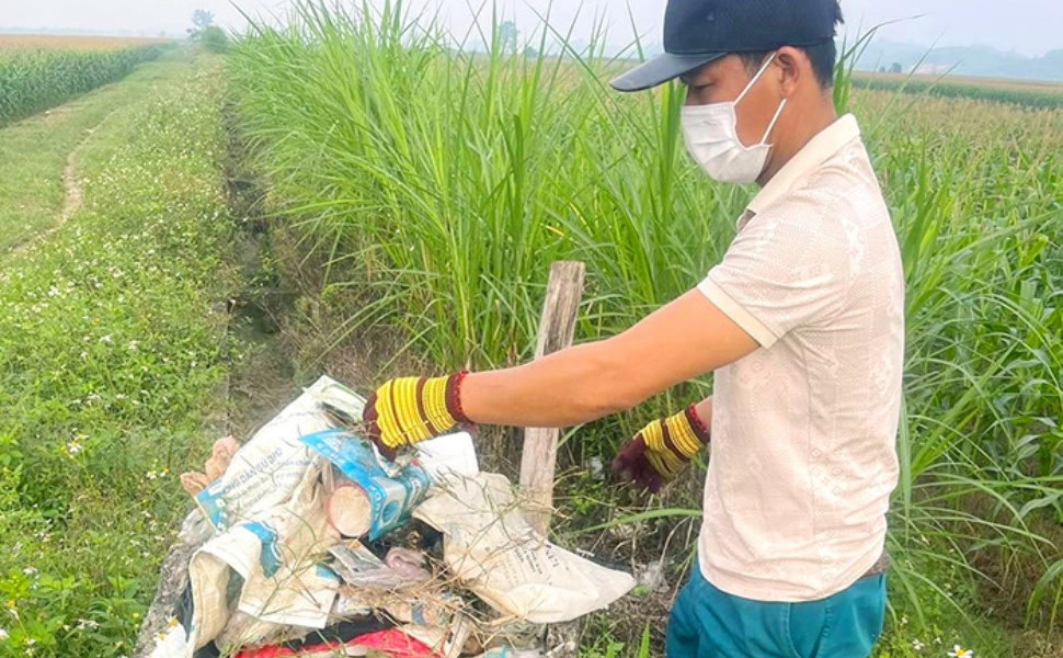 Hội nông dân xã Tường Sơn ra quân thu gom xử lý rác thải, bao bì thuốc bảo vệ thực vật trên đồng ruộng!