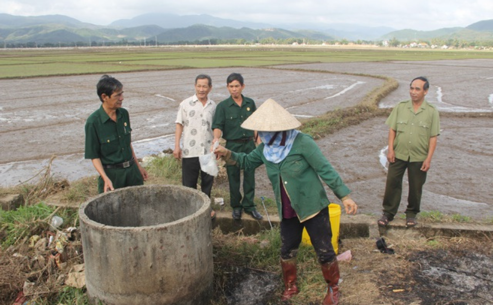 Phú Yên: Cựu chiến binh vận động dân gom vỏ thuốc bảo vệ thực vật để bảo vệ môi trường!