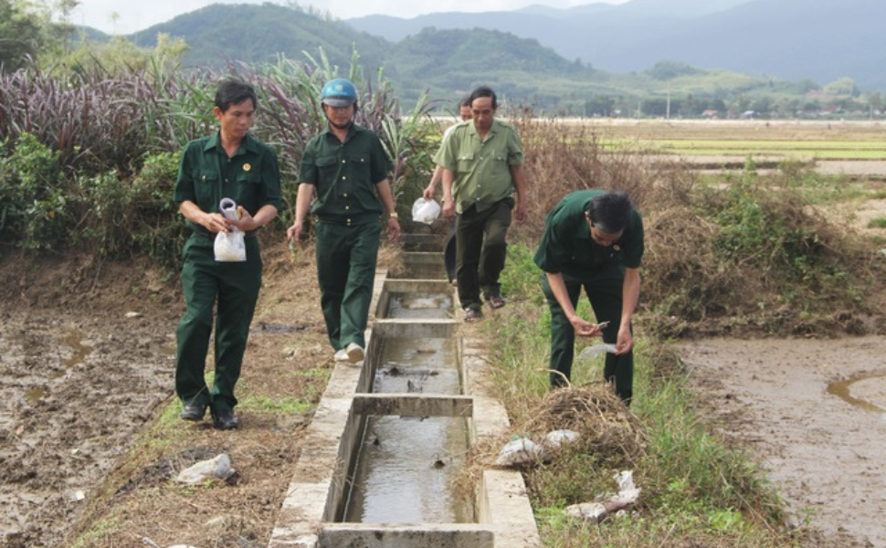 Thanh Hóa: Cựu chiến binh vận động dân gom vỏ thuốc bảo vệ thực vật để bảo vệ môi trường!