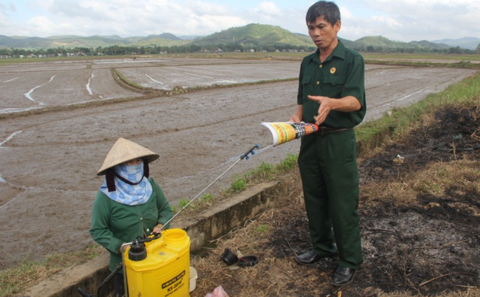 Phú Yên: Cựu chiến binh vận động dân gom vỏ thuốc bảo vệ thực vật để bảo vệ môi trường!
