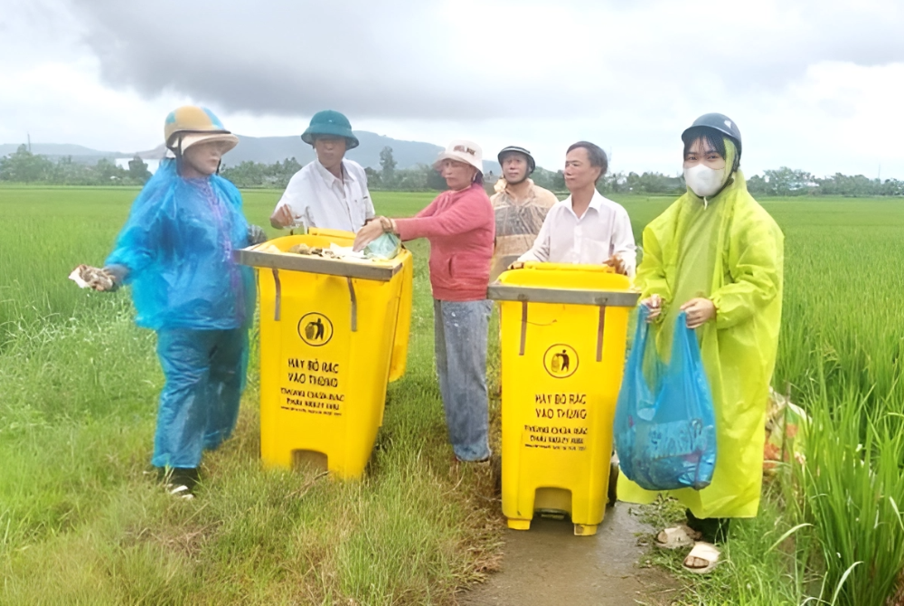 Đà Nẵng: Nông dân Hòa Tiến làm sạch đồng ruộng bảo vệ môi trường!
