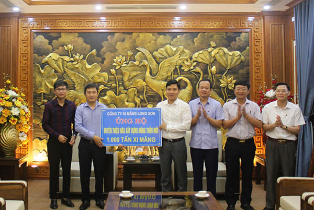 Xi măng Long Sơn ủng hộ huyện Thiệu Hóa 1.000 tấn xi măng xây dựng nông thôn mới