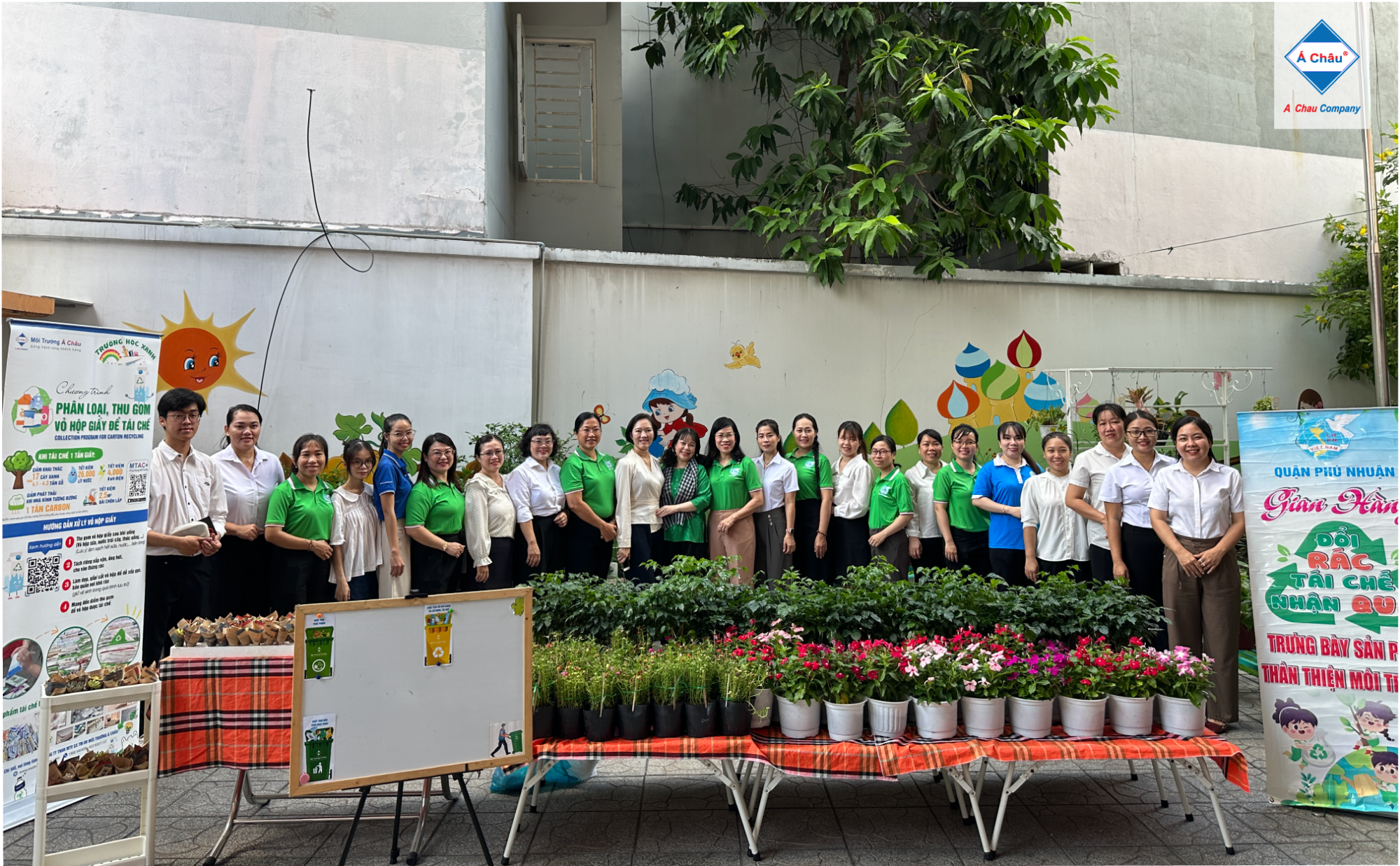 Trao tặng cây xanh: “Phụ nữ vun trồng tương lai – vì lợi ích mười năm trồng cây, vì lợi ích trăm năm trồng người”