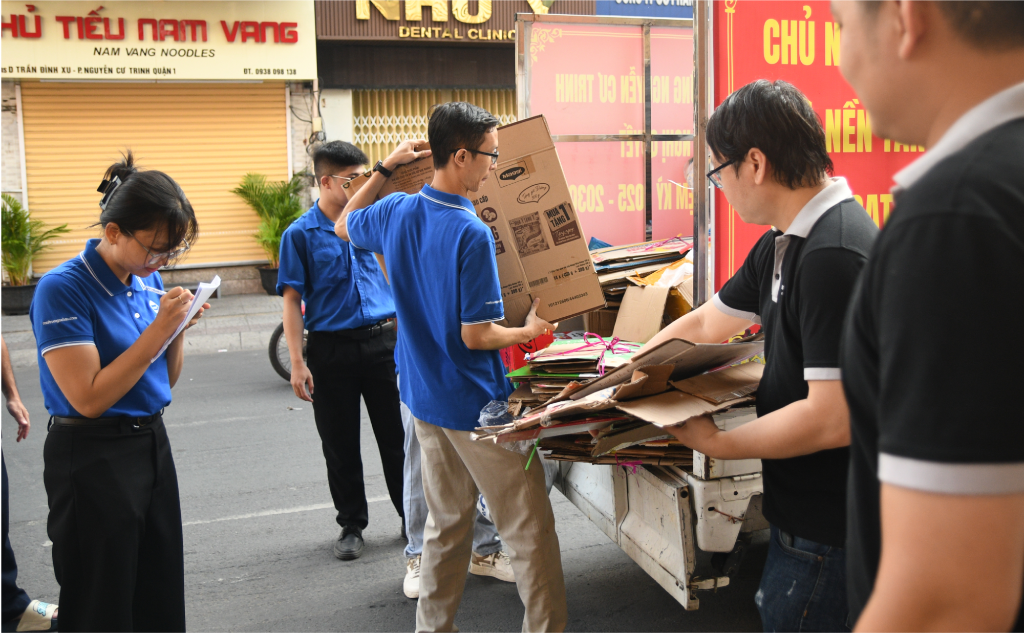 chương trình thu gom rác tái chế và chất thải nguy hại hộ gia đình