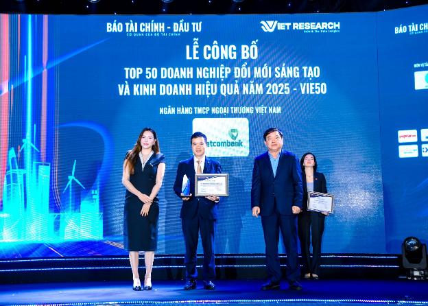 Vietcombank dẫn đầu ngành ngân hàng về đổi mới sáng tạo và ESG