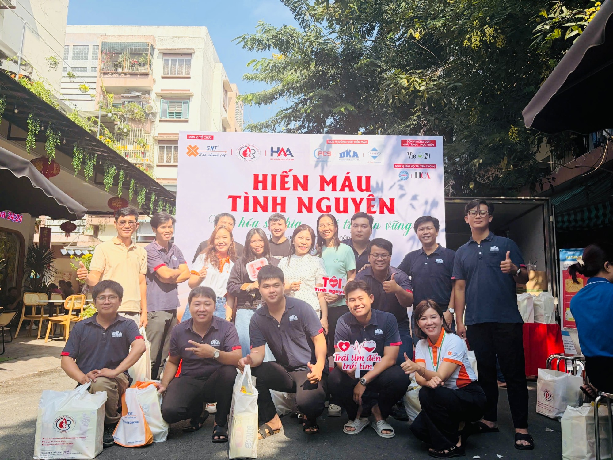 Hiến máu tình nguyện