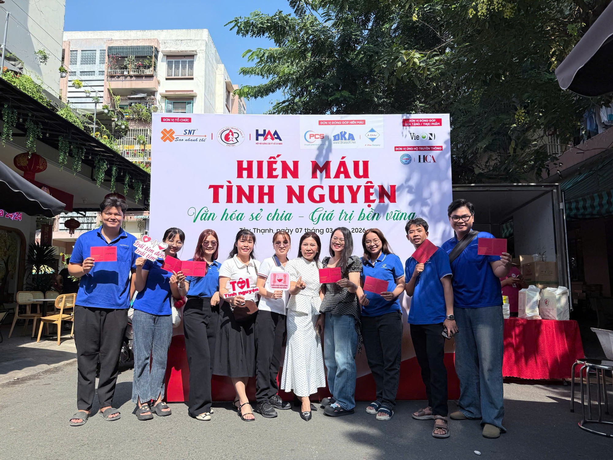 Hiến máu tình nguyện 