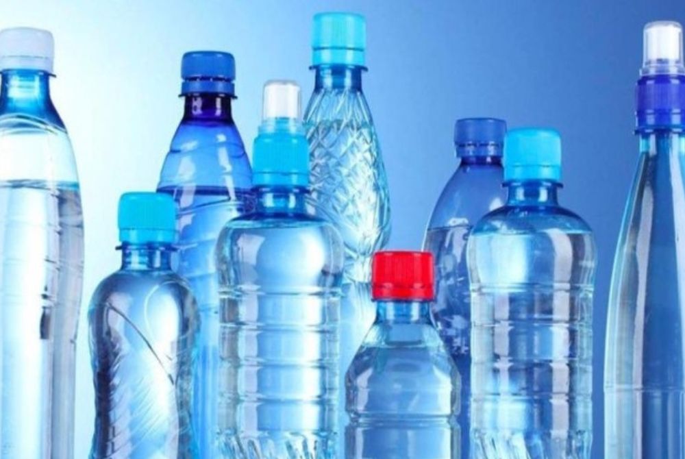 Không phải chai nhựa nào cũng có thể tái sử dụng để đựng nước uống!