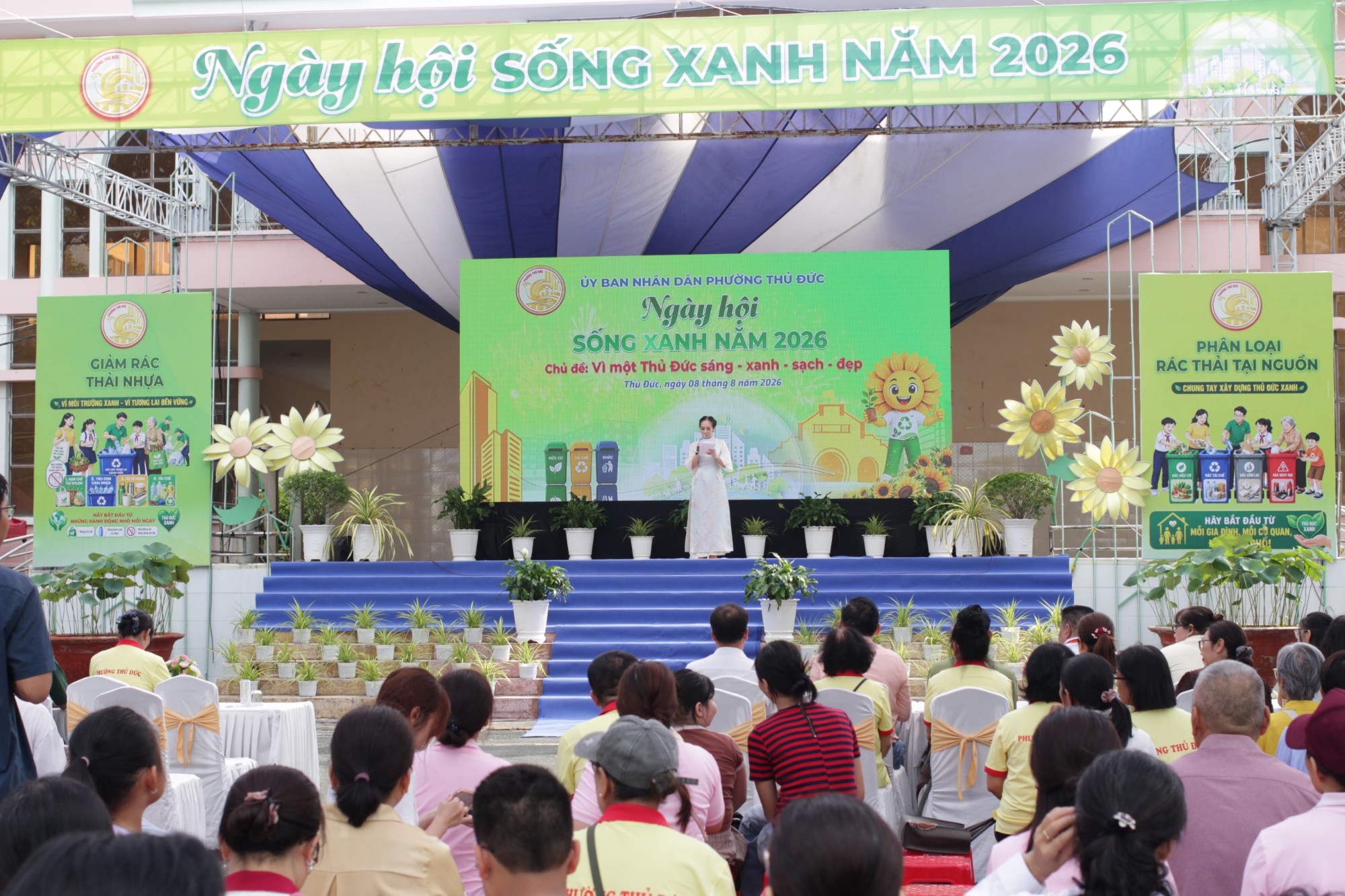Phường Thủ Đức hưởng ứng Ngày hội sống xanh: Đổi rác - Lấy quà