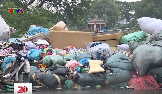 TP.HCM đưa ra 5 giải pháp khắc phục nạn đổ trộm rác thải nơi công cộng
