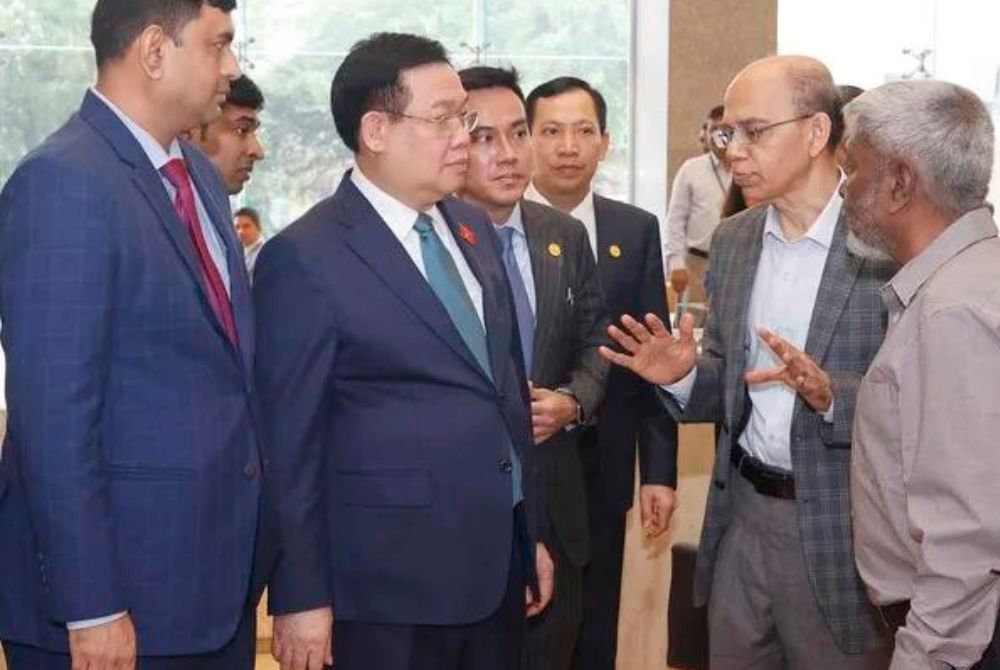 Chủ tịch Quốc hội thăm tập đoàn đa ngành hàng đầu Bangladesh về dược phẩm, dệt may