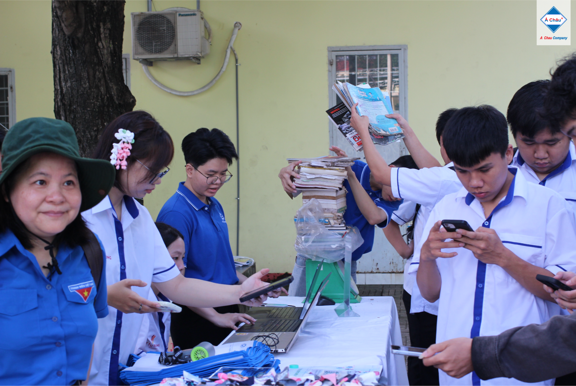 Ngày hội sống xanh Trạm thu hồi Loop Station Đổi rác lấy quà