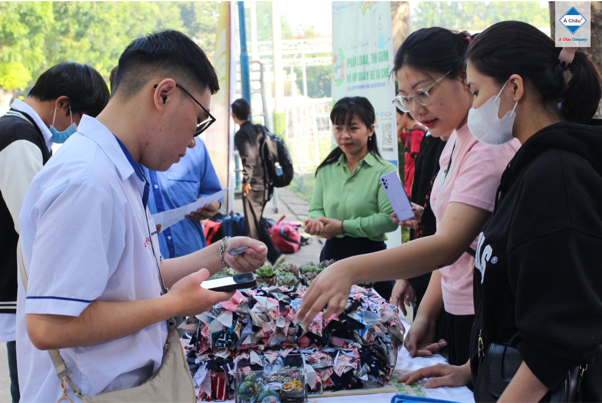 Ngày hội sống xanh Trạm thu hồi Loop Station Đổi rác lấy quà