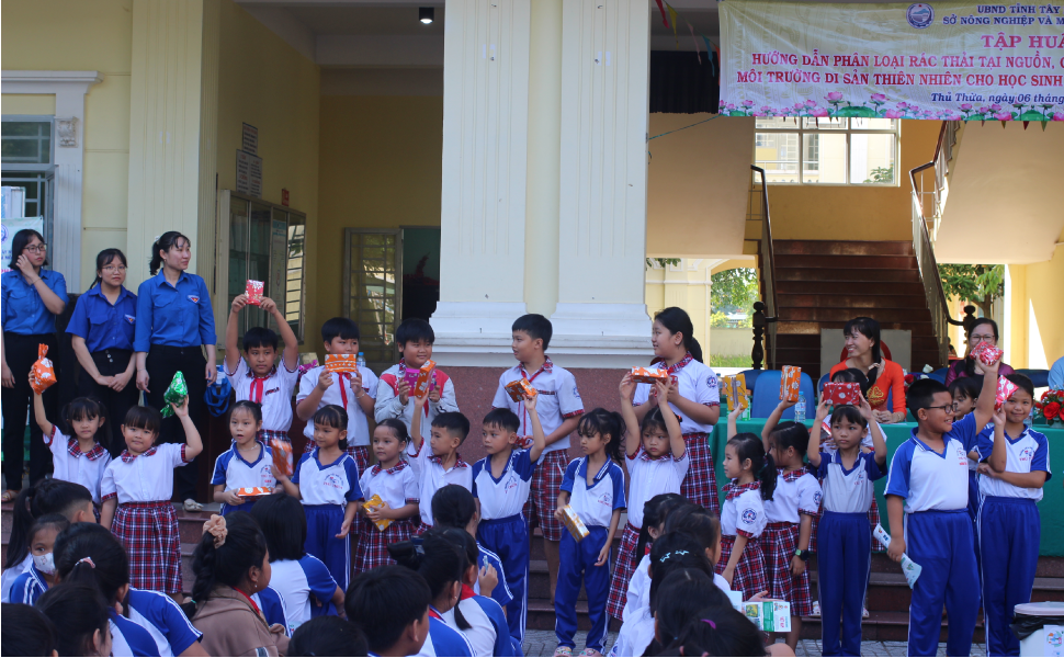 Tây Ninh tổ chức tập huấn phân loại rác và bảo vệ di sản thiên nhiên cho học sinh tiểu học