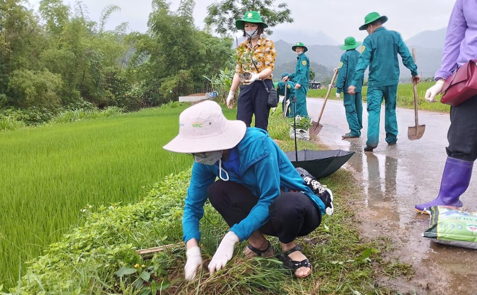 Phát động thu gom vỏ bao, gói thuốc bảo vệ thực vật tại xã Vi Hương!