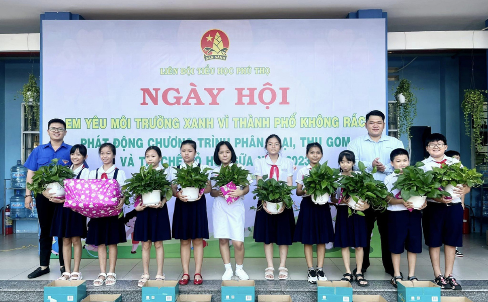 Chiến dịch thu gom vỏ hộp sữa tại trường tiểu học Phú Thọ!