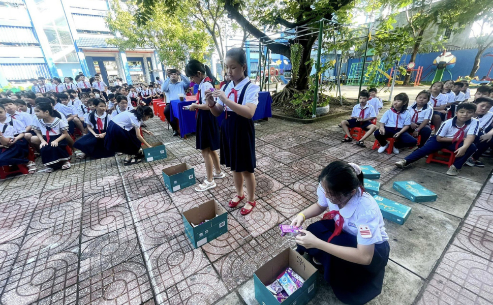 Chiến dịch thu gom vỏ hộp sữa tại trường tiểu học Phú Thọ!