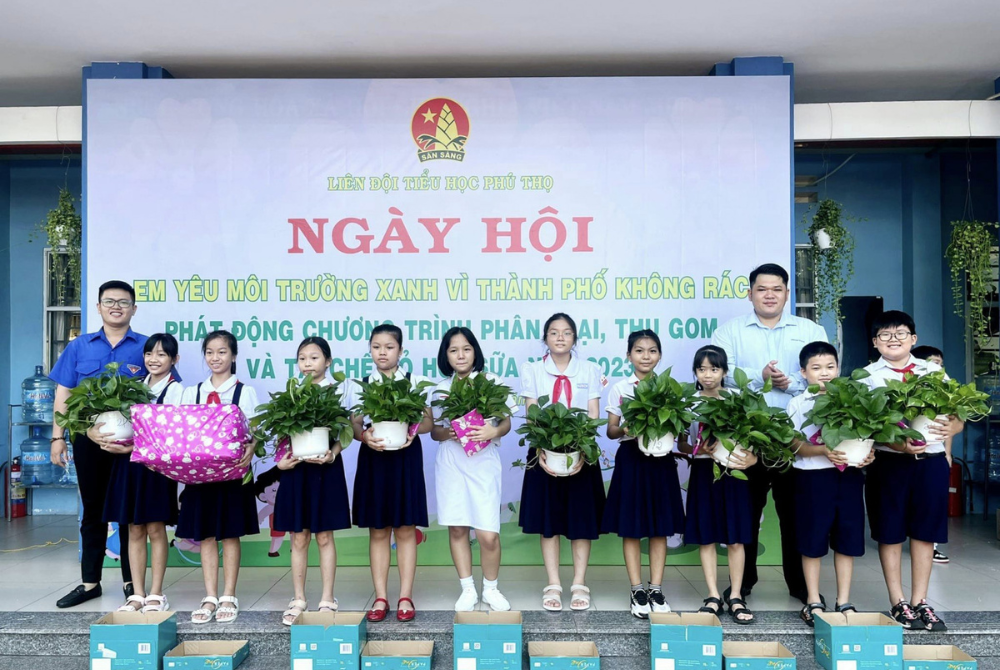 Chiến dịch thu gom vỏ hộp sữa tại trường tiểu học Phú Thọ!