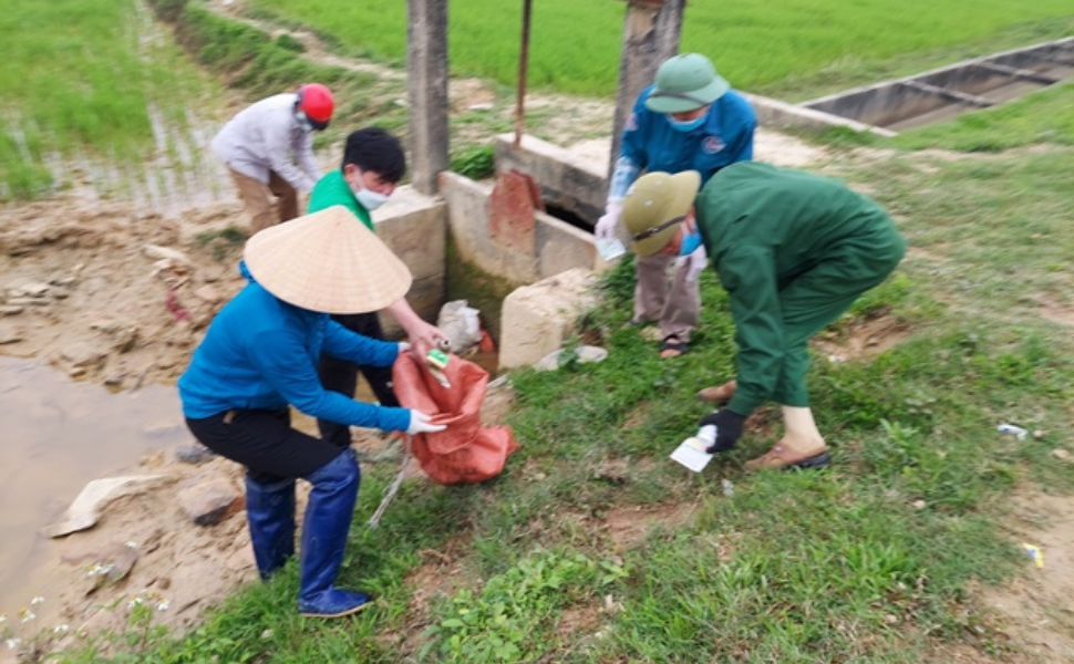 Hội Nông dân xã Sơn Trà lắp đặt 10 hố chứa vỏ bao bì thuốc bảo vệ thực vật!