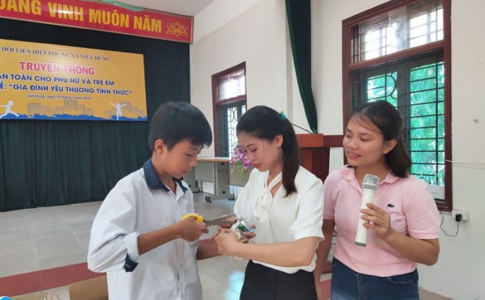 Phát động chương trình 'Thu gom, tái chế vỏ hộp sữa đổi nhận cây xanh' tại xã Việt Hùng!