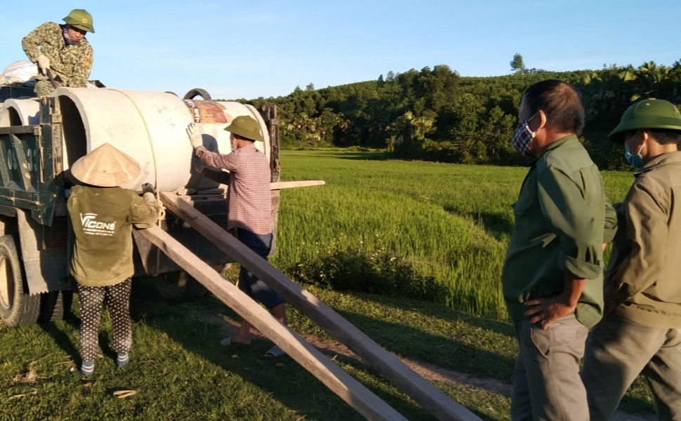 Hội nông dân xã Hương Minh lắp đặt thùng thu gom vỏ thuốc bảo vệ thực vật!