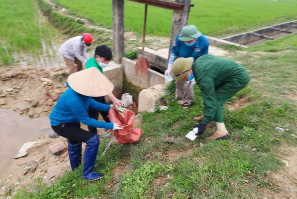 Hội Nông dân xã Sơn Trà lắp đặt 10 hố chứa vỏ bao bì thuốc bảo vệ thực vật!