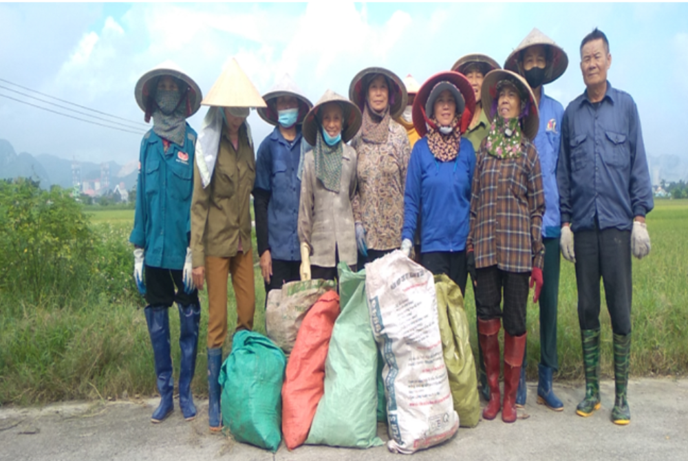 Hội Nông dân xã Thanh Nguyên thực hiện thu gom vỏ chai, bao bì thuốc bảo vệ thực vật trên đồng ruộng!
