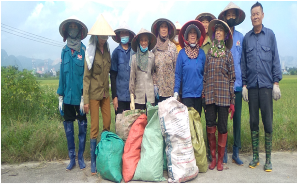 Hội Nông dân xã Thanh Nguyên thực hiện thu gom vỏ chai, bao bì thuốc bảo vệ thực vật trên đồng ruộng!