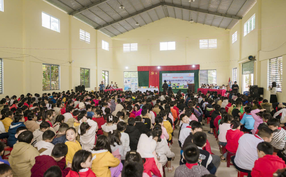 Gieo Mầm Ý Thức: Ngày hội "Hướng dẫn phân loại và thu gom rác tái chế" tại Trường Tiểu học Thị trấn Cam Lộ, tỉnh Quảng Trị 